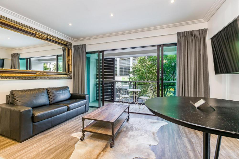 Corporate, Spacious Staycation - Sky Tower Views Auckland Esterno foto