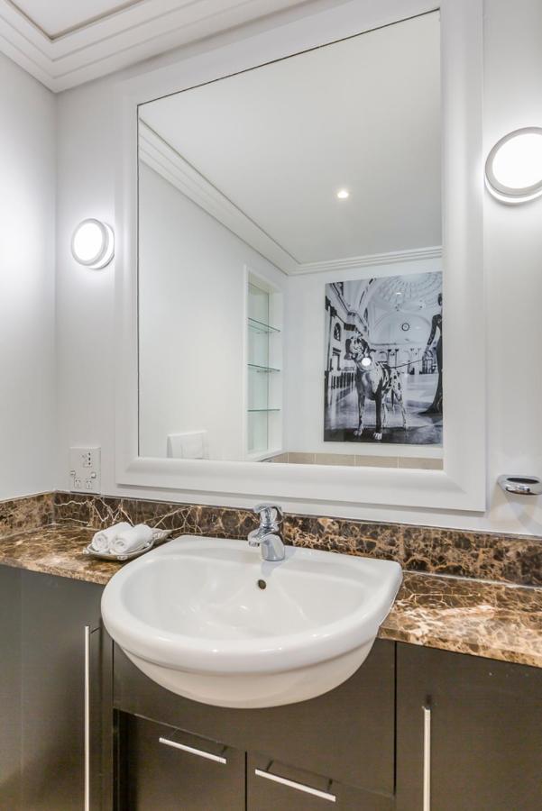 Corporate, Spacious Staycation - Sky Tower Views Auckland Esterno foto