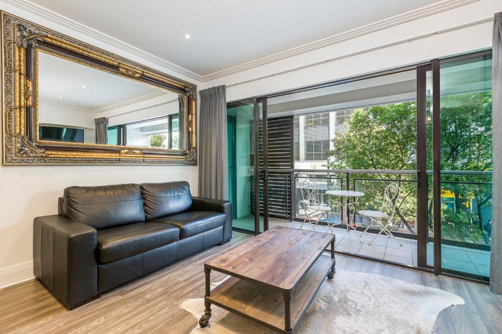 Corporate, Spacious Staycation - Sky Tower Views Auckland Esterno foto